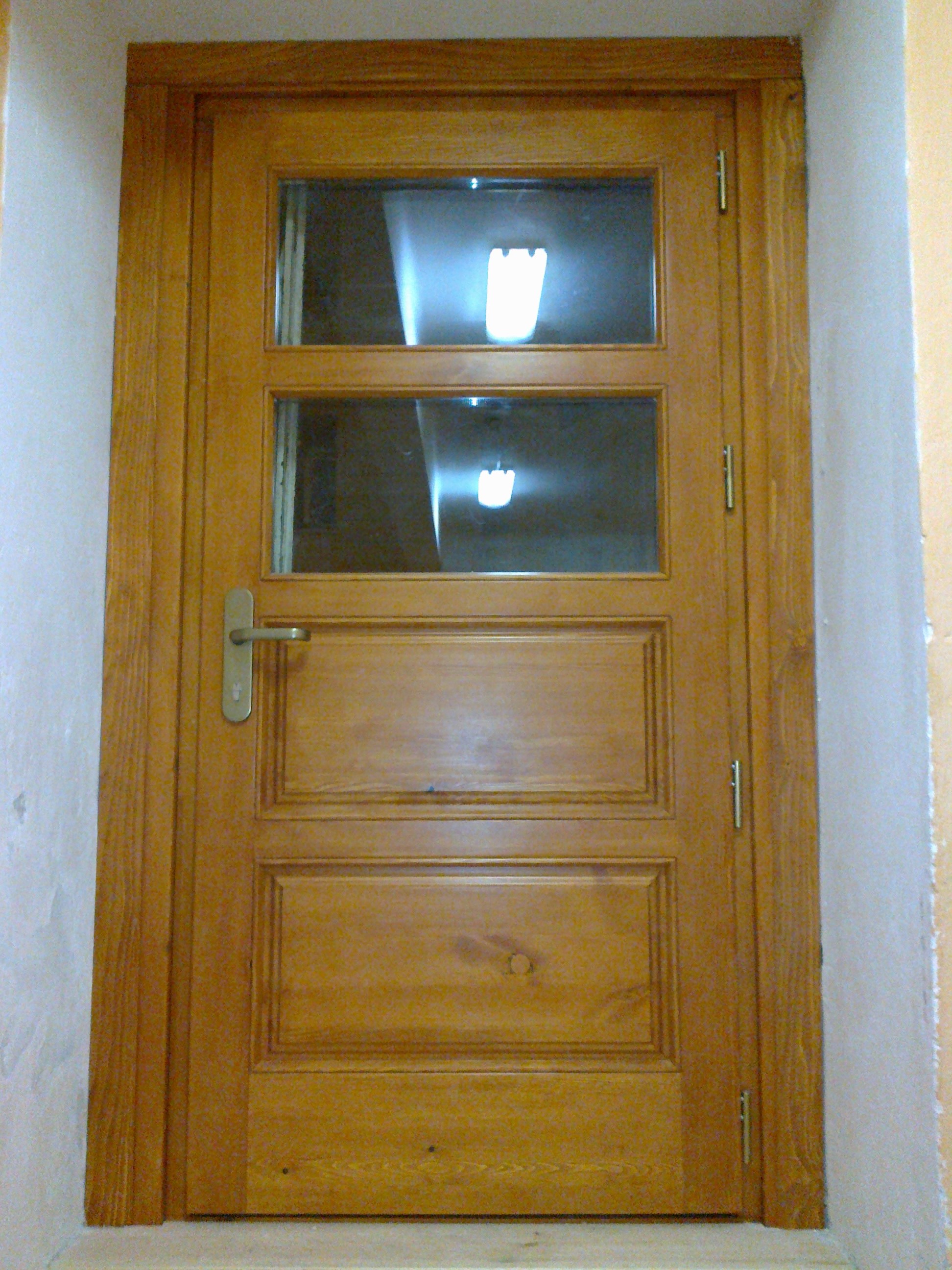 Borové vchodové dveře - Praha 3 Chvalova